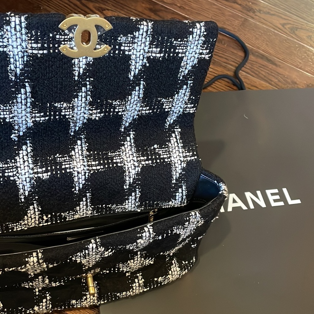 CHANEL 19 flap bag quilted tweed Large - Picture 12 of 12
